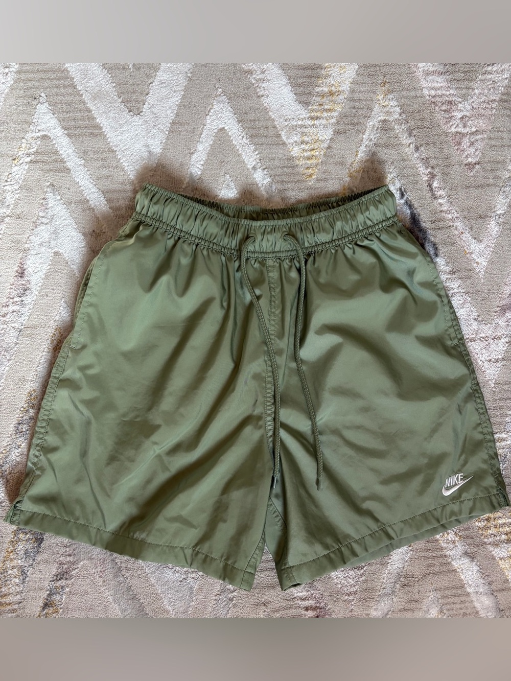 Nike Club Men’s Shorts in Oil Green size small